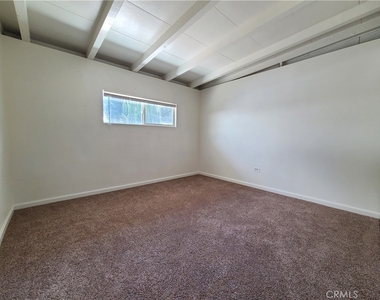 1321 Campus Avenue - Photo Thumbnail 17