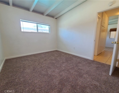 1321 Campus Avenue - Photo Thumbnail 10