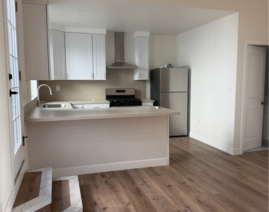 1431 Montgomery - Photo Thumbnail 4
