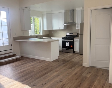 1431 Montgomery - Photo Thumbnail 3