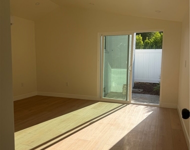 1431 Montgomery - Photo Thumbnail 8