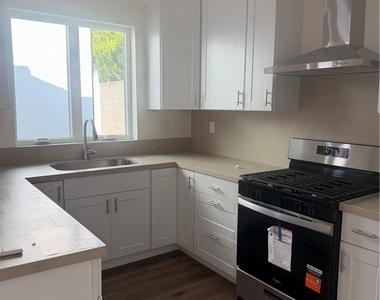 1431 Montgomery - Photo Thumbnail 5