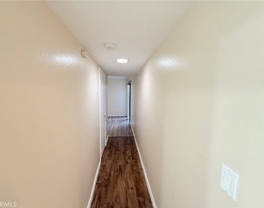 2121 Scott Road - Photo Thumbnail 13