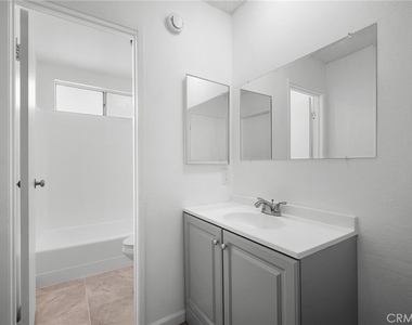521 E Lomita Avenue - Photo Thumbnail 13