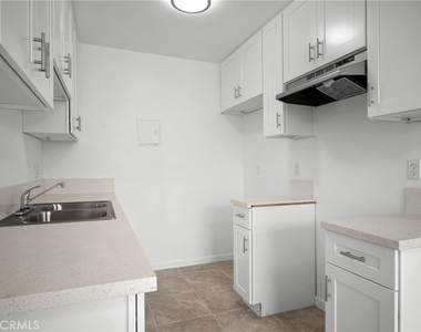 521 E Lomita Avenue - Photo Thumbnail 10