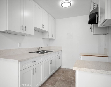 521 E Lomita Avenue - Photo Thumbnail 9
