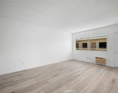 521 E Lomita Avenue - Photo Thumbnail 7