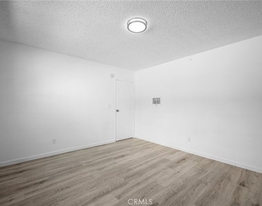 521 E Lomita Avenue - Photo Thumbnail 12
