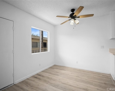521 E Lomita Avenue - Photo Thumbnail 8