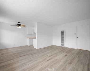 521 E Lomita Avenue - Photo Thumbnail 5
