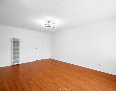 521 E Lomita Avenue - Photo Thumbnail 4