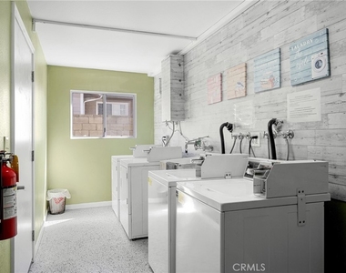 521 E Lomita Avenue - Photo Thumbnail 15