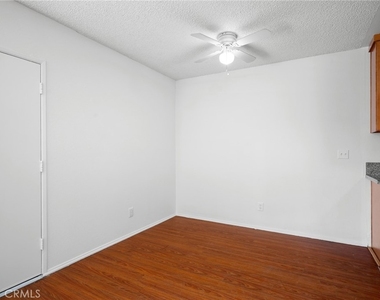 521 E Lomita Avenue - Photo Thumbnail 8