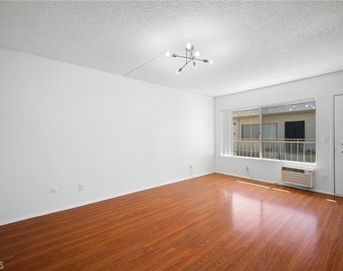 521 E Lomita Avenue - Photo Thumbnail 7
