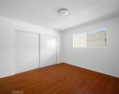 521 E Lomita Avenue - Photo Thumbnail 11