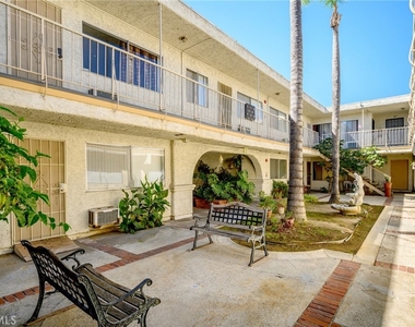 521 E Lomita Avenue - Photo Thumbnail 16