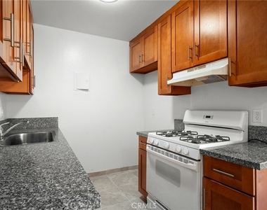 521 E Lomita Avenue - Photo Thumbnail 10