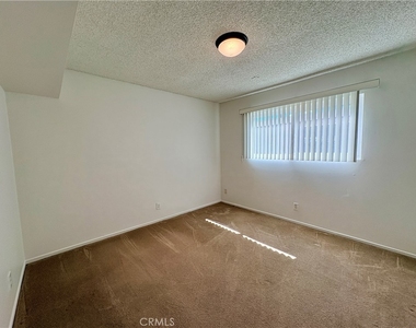 1962 Evergreen Street - Photo Thumbnail 9