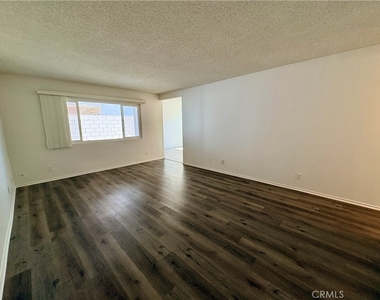 1962 Evergreen Street - Photo Thumbnail 2