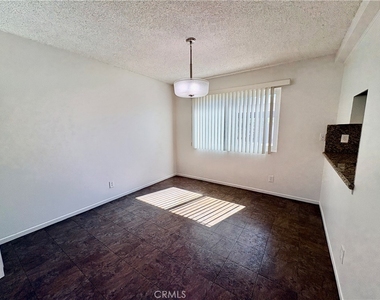 1962 Evergreen Street - Photo Thumbnail 4