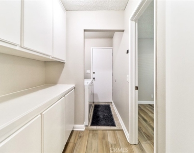 317 W 1st - Photo Thumbnail 17