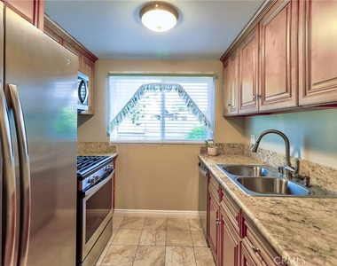 317 W 1st - Photo Thumbnail 9