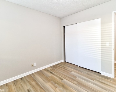 317 W 1st - Photo Thumbnail 14