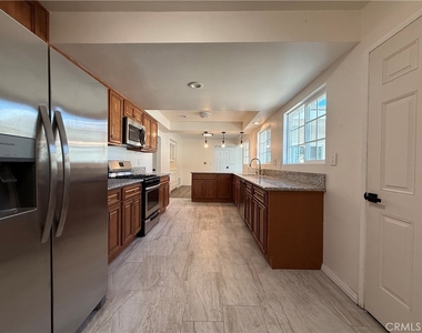 1410 S 5th Avenue - Photo Thumbnail 7