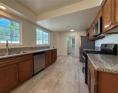 1410 S 5th Avenue - Photo Thumbnail 6