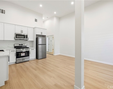 835 E Lomita - Photo Thumbnail 2