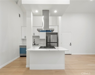 835 E Lomita - Photo Thumbnail 5