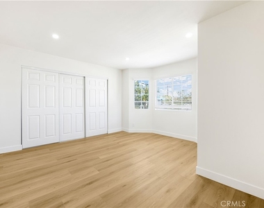262 W Valencia - Photo Thumbnail 11