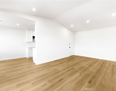 262 W Valencia - Photo Thumbnail 1