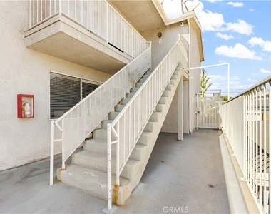 262 W Valencia - Photo Thumbnail 15