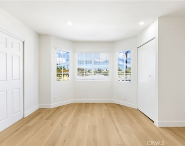 262 W Valencia - Photo Thumbnail 13
