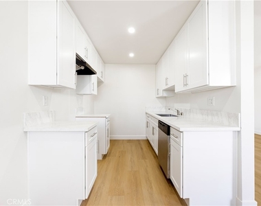 262 W Valencia - Photo Thumbnail 5