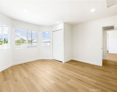 262 W Valencia - Photo Thumbnail 12