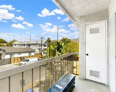 262 W Valencia - Photo Thumbnail 9