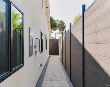 11856 Arminta Street - Photo Thumbnail 2