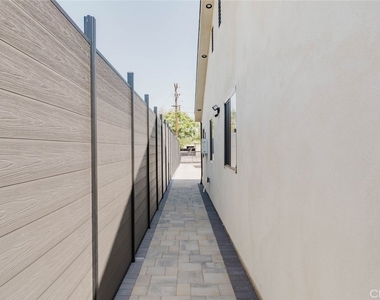 11856 Arminta Street - Photo Thumbnail 3