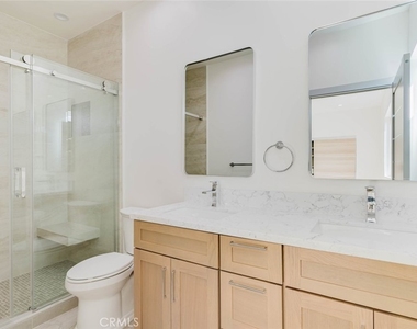 11856 Arminta Street - Photo Thumbnail 13