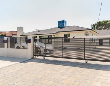 11856 Arminta Street - Photo Thumbnail 15