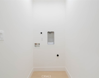 11856 Arminta Street - Photo Thumbnail 16