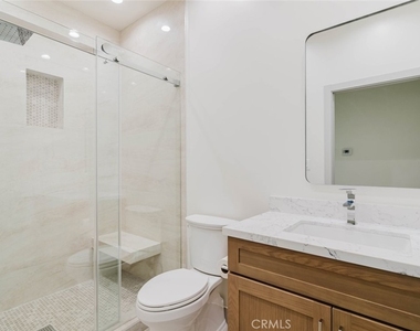 11854 Arminta Street - Photo Thumbnail 10