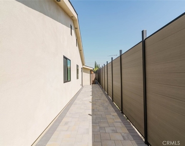 11854 Arminta Street - Photo Thumbnail 12