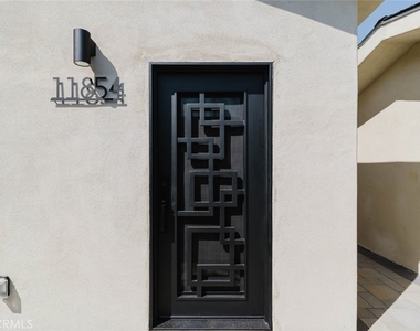 11854 Arminta Street - Photo Thumbnail 1