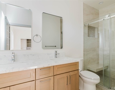 11854 Arminta Street - Photo Thumbnail 11