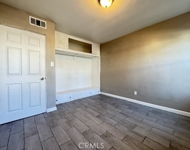 1472 1/2 Sepulveda - Photo Thumbnail 6