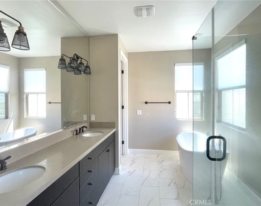 4013 N Highland Court - Photo Thumbnail 11