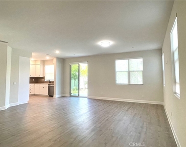 4013 N Highland Court - Photo Thumbnail 1